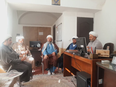 تصاویر/ بازدید مدیر و معاونان حوزه علمیه کاشان از مدارس علمیه این منطقه