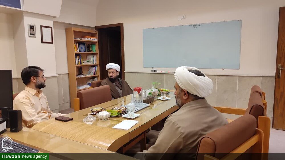 معاون تهذیب و تربیت از مرکز مشاوره حوزه علمیه اصفهان بازدید کرد + عکس