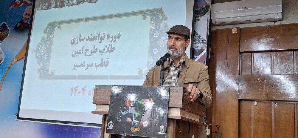 طلبه بدون لباس، مبلغ ناقص است؛ هشدار پناهی به مدیران مدارس