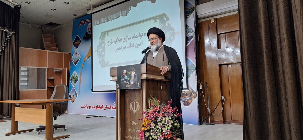 طلبه بدون لباس، مبلغ ناقص است؛ هشدار پناهی به مدیران مدارس