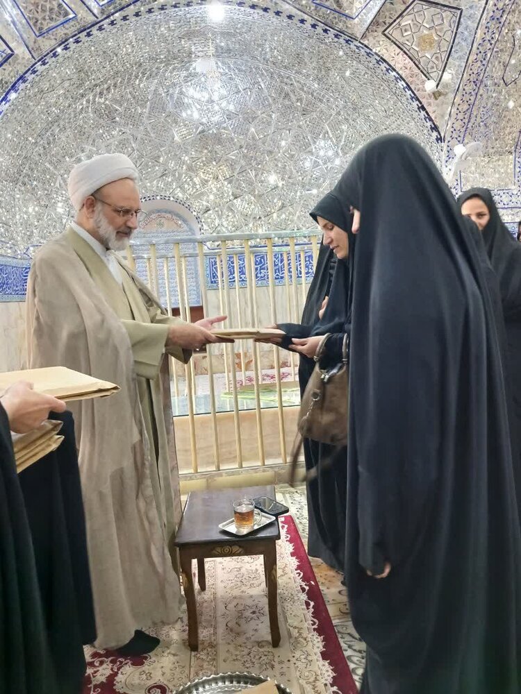 علم توأم با تهذیب و عمل صالح ارزشمند است