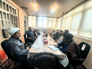 تصاویر/ نشست هم‌اندیشی مدیر حوزه علمیه کاشان با فرمانده بسیج طلاب منطقه