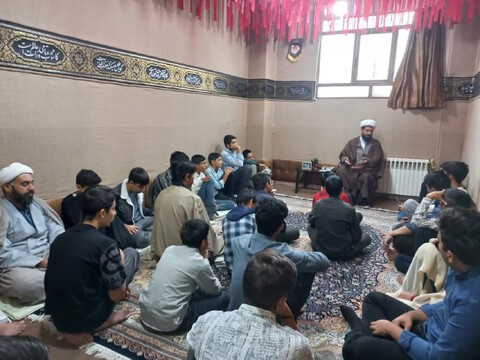 تصاویر|نشست صمیمی معاون تهذیب حوزه علمیه اصفهان با طلاب مدرسه امام حسین(ع)کوشک