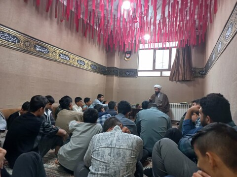 تصاویر|نشست صمیمی معاون تهذیب حوزه علمیه اصفهان با طلاب مدرسه امام حسین(ع)کوشک