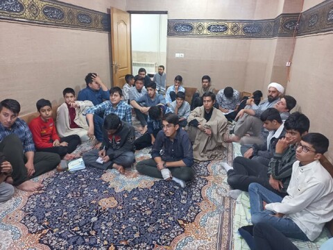 تصاویر|نشست صمیمی معاون تهذیب حوزه علمیه اصفهان با طلاب مدرسه امام حسین(ع)کوشک
