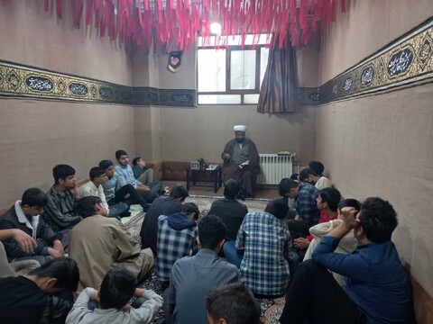 تصاویر|نشست صمیمی معاون تهذیب حوزه علمیه اصفهان با طلاب مدرسه امام حسین(ع)کوشک