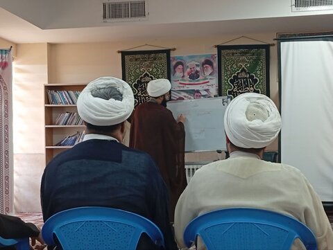 تصاویر/ برگزاری نشست تخصصی راه‌اندازی حوزه‌های معارف اسلام ناب در شهرستان بافق