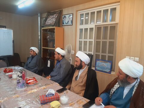 تصاویر/ نشست هم‌اندیشی مدیر حوزه علمیه کاشان با فرمانده بسیج طلاب منطقه