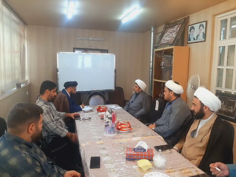 تصاویر/ نشست هم‌اندیشی مدیر حوزه علمیه کاشان با فرمانده بسیج طلاب منطقه