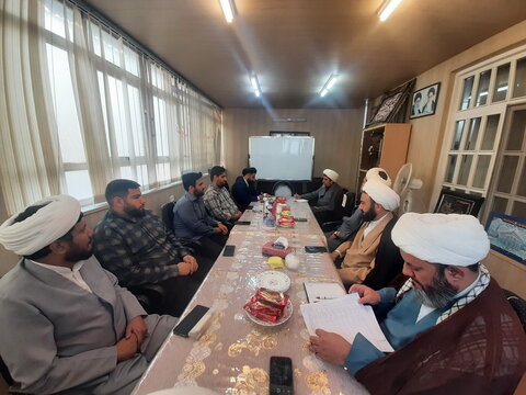 تصاویر/ نشست هم‌اندیشی مدیر حوزه علمیه کاشان با فرمانده بسیج طلاب منطقه