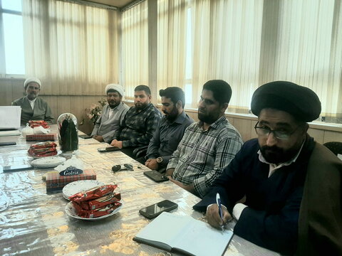 تصاویر/ نشست هم‌اندیشی مدیر حوزه علمیه کاشان با فرمانده بسیج طلاب منطقه