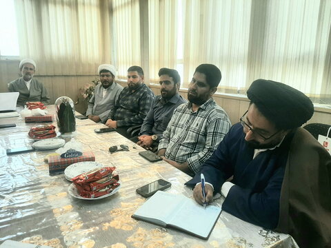 تصاویر/ نشست هم‌اندیشی مدیر حوزه علمیه کاشان با فرمانده بسیج طلاب منطقه