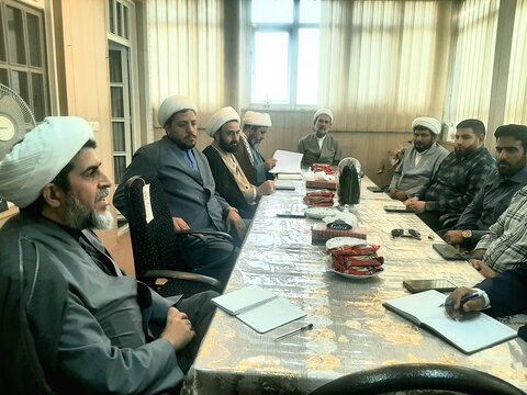 تصاویر/ نشست هم‌اندیشی مدیر حوزه علمیه کاشان با فرمانده بسیج طلاب منطقه
