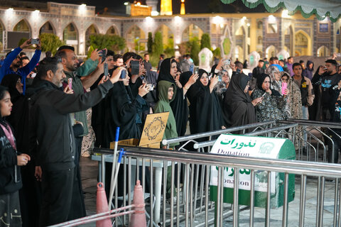 تصاویر|خادمی رزمندگان لشکر 14 امام حسین (ع) اصفهان در چایخانه حضرت رضا (ع)