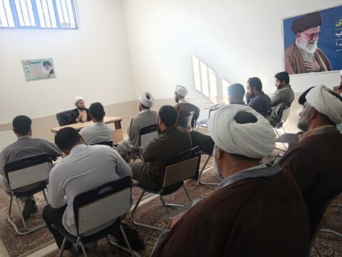 نشست تخصصی ارتباط مؤثر با دانش‌آموزان و دانشجویان در مدرسه علمیه جعفریه قدیمه قاین