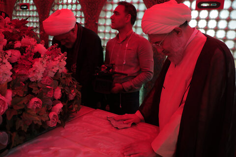 عکس/ مراسم غبارروبی امامزاده موسی مبرقع(ع)باحضور آیت الله اراکی