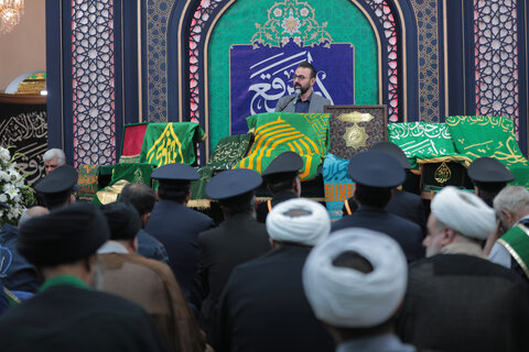 عکس/ مراسم غبارروبی امامزاده موسی مبرقع(ع)باحضور آیت الله اراکی