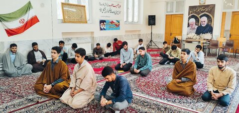 تصاویر برگزاری برنامه های تهذیبی در مدرسه علمیه ولیعصر(عج) بروجرد
