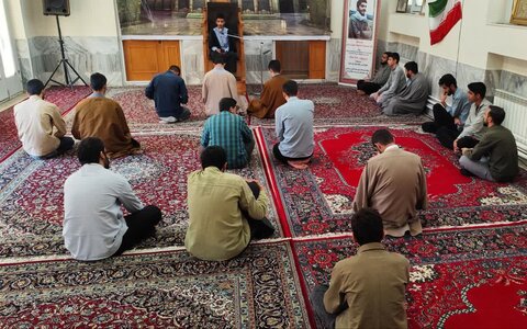 تصاویر برگزاری برنامه های تهذیبی در مدرسه علمیه ولیعصر(عج) بروجرد