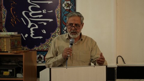 نشست صمیمی مداحان و شعرای آیینی کمال‌شهر