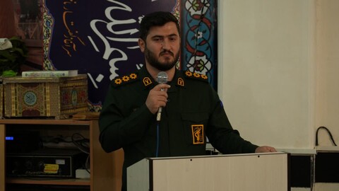 نشست صمیمی مداحان و شعرای آیینی کمال‌شهر