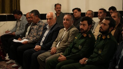 نشست صمیمی مداحان و شعرای آیینی کمال‌شهر