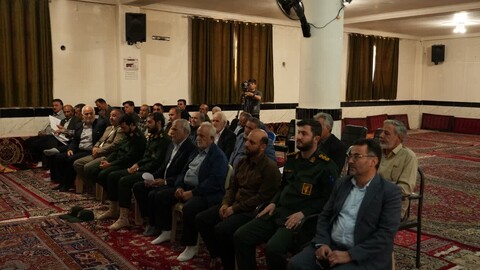 نشست صمیمی مداحان و شعرای آیینی کمال‌شهر