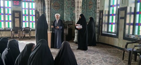 تصاویر/اردوی طلیعه حضور طلاب مدرسه علمیه الهیه ساوه در گلزار شهدا و مرقد امام خمینی( ره)