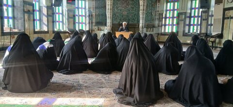 تصاویر/اردوی طلیعه حضور طلاب مدرسه علمیه الهیه ساوه در گلزار شهدا و مرقد امام خمینی( ره)