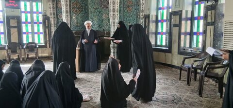 تصاویر/اردوی طلیعه حضور طلاب مدرسه علمیه الهیه ساوه در گلزار شهدا و مرقد امام خمینی( ره)