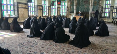 تصاویر/اردوی طلیعه حضور طلاب مدرسه علمیه الهیه ساوه در گلزار شهدا و مرقد امام خمینی( ره)