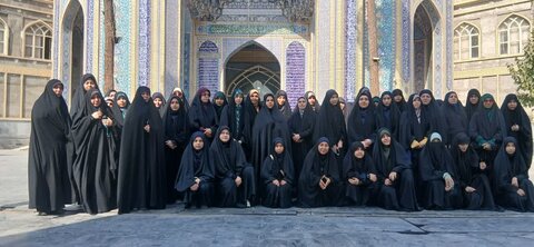 تصاویر/اردوی طلیعه حضور طلاب مدرسه علمیه الهیه ساوه در گلزار شهدا و مرقد امام خمینی( ره)