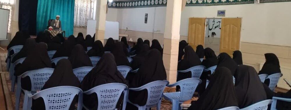 پیشرفت معنوی طلاب در گرو به‌کارگیری علم در جهت تبعیت از ولایت فقیه است+ عکس