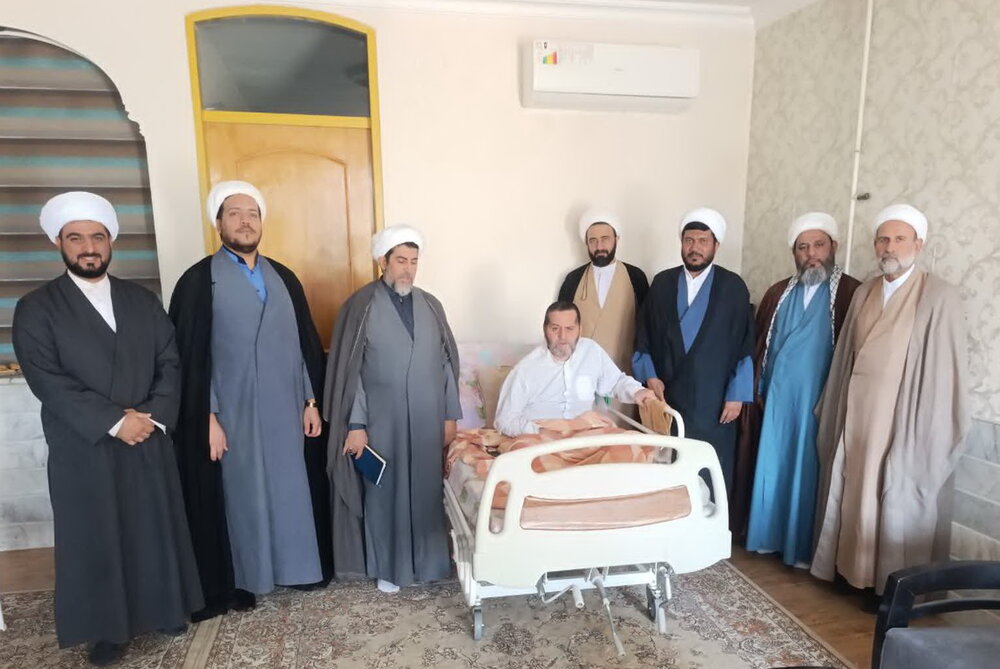 عیادت مدیر حوزه علمیه کاشان از روحانی آزاده دوران دفاع مقدس