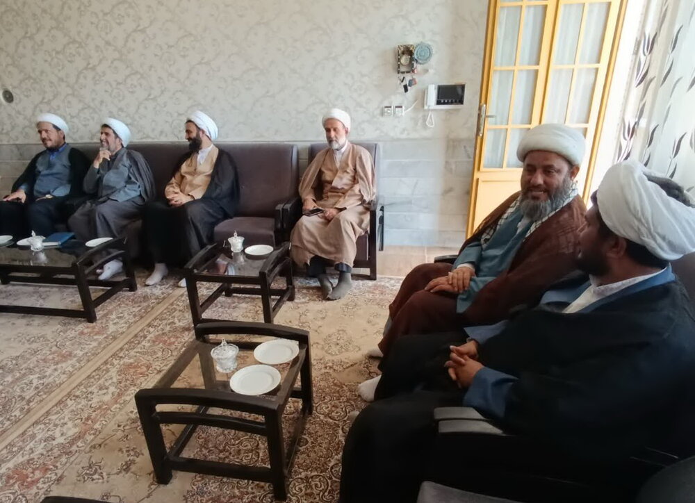 عیادت مدیر حوزه علمیه کاشان از روحانی آزاده دوران دفاع مقدس