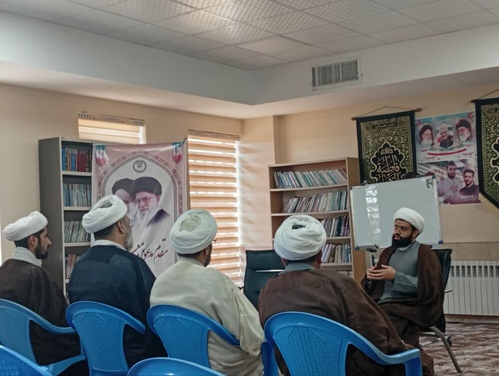 تصاویر/ برگزاری نشست تخصصی راه‌اندازی حوزه‌های معارف اسلام ناب در شهرستان بافق