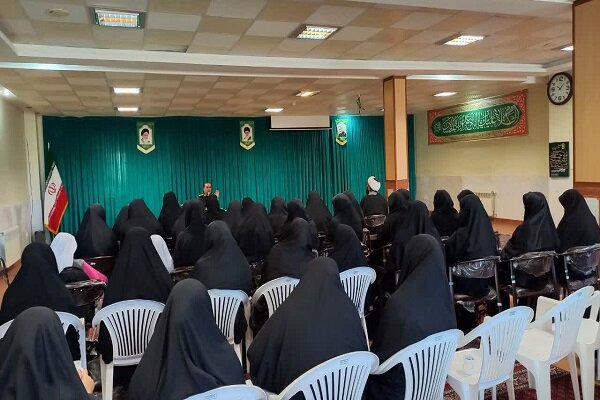 خواهران مبلغ در برابر جنگ شناختی سنگر تبیین را خالی نکنند