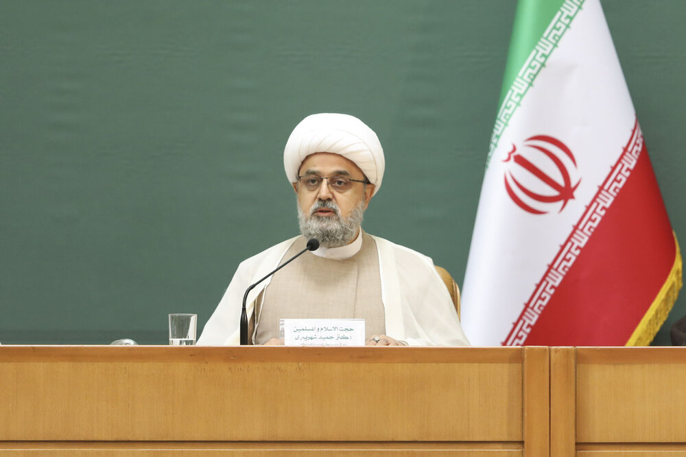 اخلاق کے بغیر علم انسانیت کے راستے سے دور ہو جاتا ہے