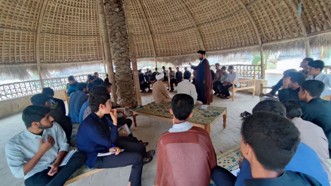 دوره پژوهشی مدرسه علمیه بشاگرد با حضور نویسنده ۶۰ کتاب به کار خود پایان داد