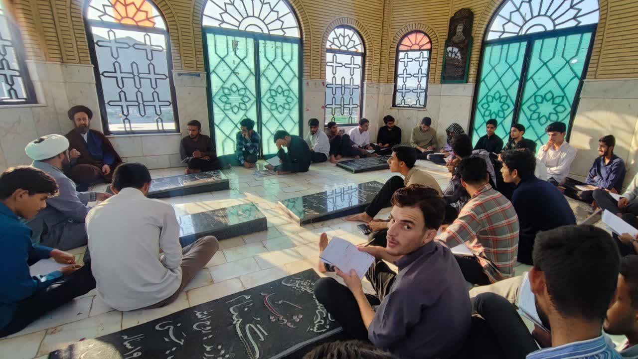 دوره پژوهشی مدرسه علمیه بشاگرد با حضور نویسنده ۶۰ کتاب به کار خود پایان داد