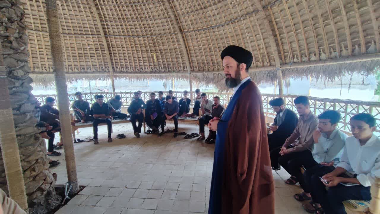 دوره پژوهشی مدرسه علمیه بشاگرد با حضور نویسنده ۶۰ کتاب به کار خود پایان داد