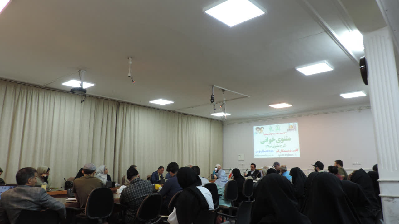 شعر حافظ دانشگاهِ زندگی، امید و معرفت است