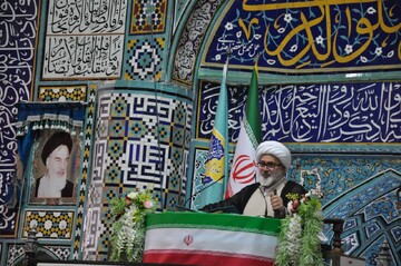 "هیهات من الذله" شعار محوری ایران در برابر آمریکا است