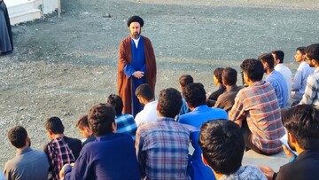 دوره پژوهشی مدرسه علمیه بشاگرد با حضور نویسنده ۶۰ کتاب به کار خود پایان داد+ تصاویر