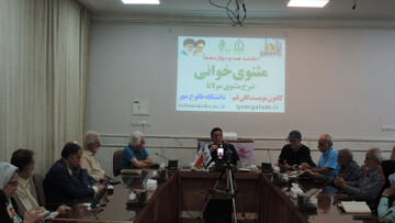 شعر حافظ دانشگاهِ زندگی، امید و معرفت است