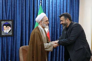 تصاویر/ دیدار  رئیس اتاق بازرگانی، صنایع، معادن و کشاورزی قم با آیت الله اعرافی