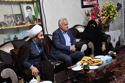 تصاویر/ دیدار امام جمعه خوی با خانواده شهدا و آزادگان