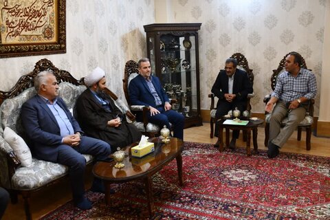 تصاویر/ دیدار امام جمعه خوی با خانواده شهدا و آزادگان