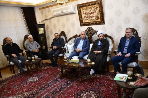 تصاویر/ دیدار امام جمعه خوی با خانواده شهدا و آزادگان