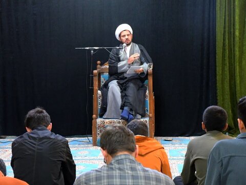 تصاویر/ مراسم هیئت هفتگی طلاب مدرسه علمیه تکاب